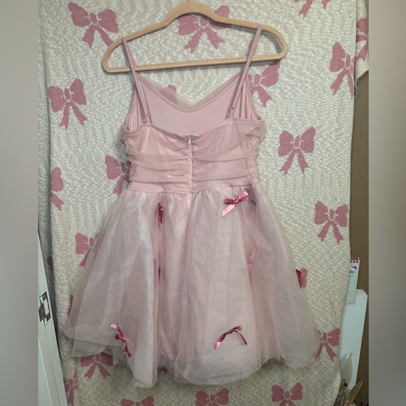 Pink dress with bows - Picture 3 of 3
